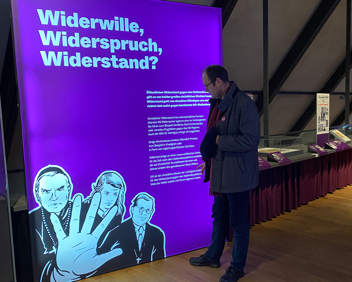 In einem Abschnitt der Ausstellung werden christlich motivierte Widerstandskämpfer vorgestellt. Bildtafel